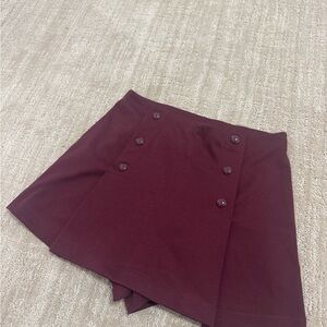H&M women’s burgundy skort